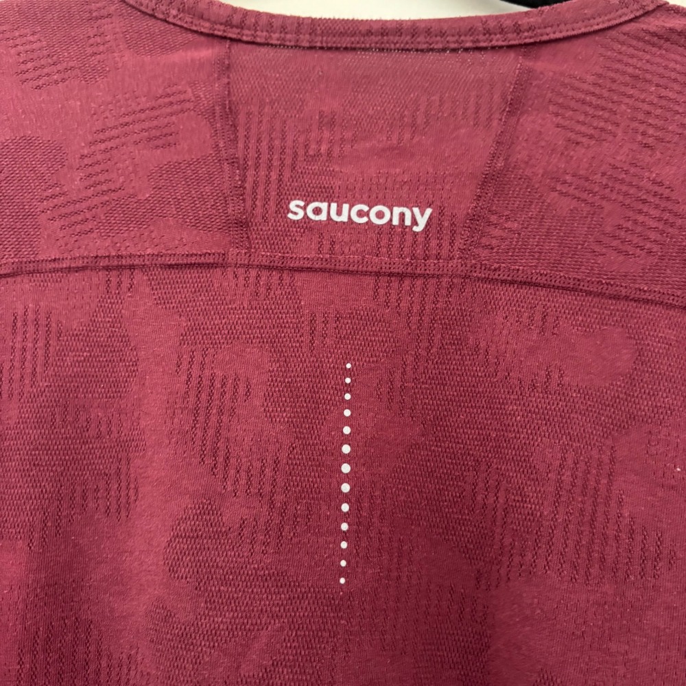 Saucony Mens Long Sleeve Running Shirt‎ Burgundy Maroon Textured Jacquard Medium - Picture 4 of 8